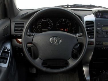 Toyota Land Cruiser Prado سلسلة 120، دفع رباعي 5 أبواب — عجلة القيادة