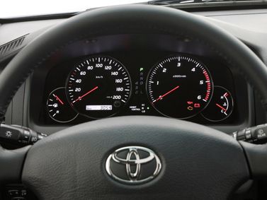 Toyota Land Cruiser Prado سلسلة 120، دفع رباعي 3 أبواب — لوحة العدادات