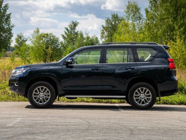 Toyota Land Cruiser Prado 150 Series 150 Series Facelift 2، دفع رباعي 5 أبواب — منظر من الجانب الأيسر