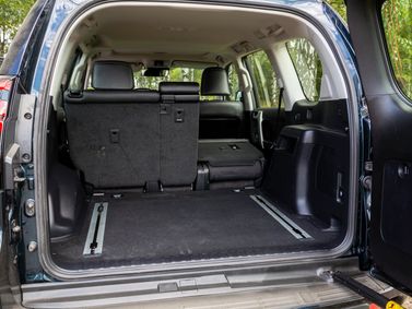 Toyota Land Cruiser Prado 150 Series 150 Series Facelift 2، دفع رباعي 5 أبواب — حجرة الأمتعة