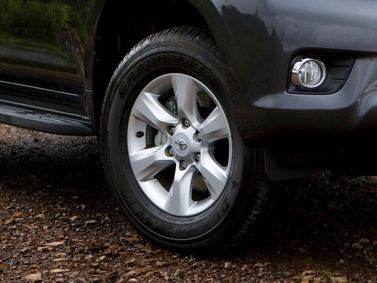 Toyota Land Cruiser Prado السلسلة 150، دفع رباعي 3 أبواب — جنط العجلة