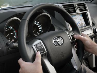 Toyota Land Cruiser Prado السلسلة 150، دفع رباعي 5 أبواب — عجلة القيادة