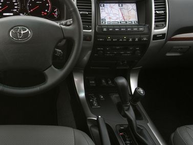 Toyota Land Cruiser Prado سلسلة 120، دفع رباعي 3 أبواب — لوحة القيادة
