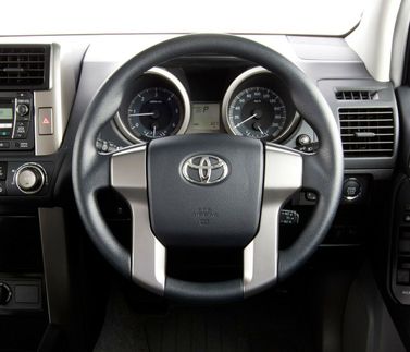 Toyota Land Cruiser Prado السلسلة 150، دفع رباعي 3 أبواب — عجلة القيادة