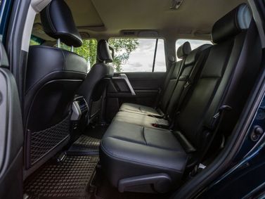 Toyota Land Cruiser Prado 150 Series 150 Series Facelift 2، دفع رباعي 5 أبواب — المقاعد الخلفية