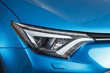 Toyota RAV4 عملية فيس ليفت IV (XA40)، دفع رباعي 5 أبواب — المصباح الأمامي