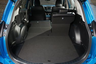 Toyota RAV4 عملية فيس ليفت IV (XA40)، دفع رباعي 5 أبواب — حجرة الأمتعة