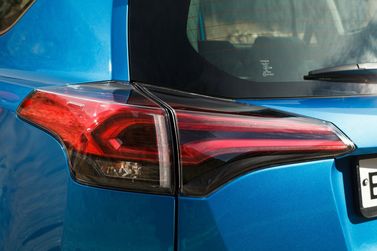 Toyota RAV4 عملية فيس ليفت IV (XA40)، دفع رباعي 5 أبواب — المصباح الخلفي