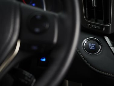 Toyota RAV4 IV (XA40)، دفع رباعي 5 أبواب — تفصيل داخلي