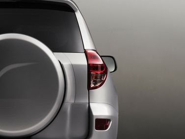 Toyota RAV4 III (XA30)، دفع رباعي 5 أبواب — الجزء الخلفي من السيارة عن قرب
