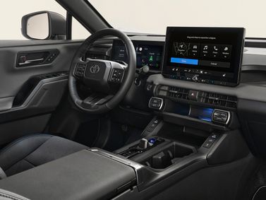Toyota RAV4 السادس (XA60)، دفع رباعي 5 أبواب — منطقة السائق
