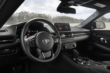 Toyota Supra V (A90)، كوبيه — منطقة السائق