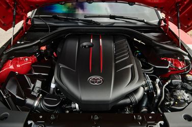 Toyota Supra V (A90)، كوبيه — حجرة المحرك