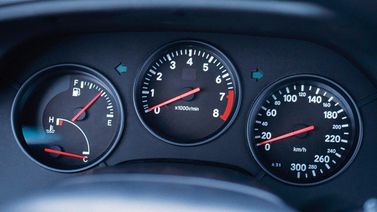 Toyota Supra IV (A80)، كوبيه — لوحة العدادات