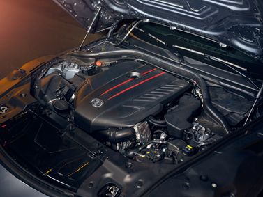 Toyota Supra V (A90)، كوبيه — حجرة المحرك