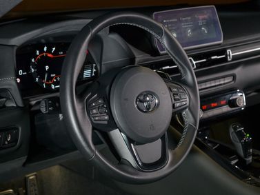 Toyota Supra V (A90)، كوبيه — منطقة السائق