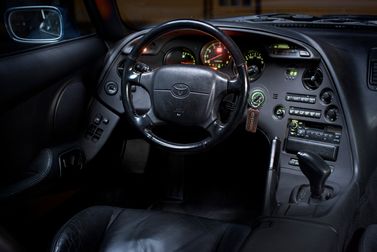 Toyota Supra IV (A80)، كوبيه — منطقة السائق