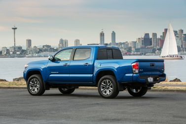Toyota Tacoma III, Пикап двойная кабина — вид сзади слева