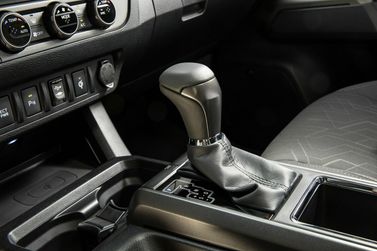 Toyota Tacoma ثالثاً، بيك أب بكابينة مزدوجة Long — محدد ناقل الحركة