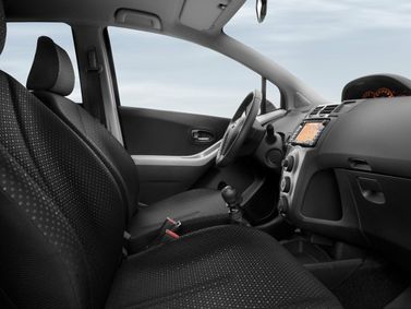 Toyota Yaris فيس ليفت الثاني، هاتشباك 3 أبواب — منطقة السائق