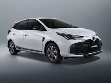 Toyota Yaris XP150: تحديث التصميم 2، هاتشباك 5 أبواب XP150 — منظر أمامي بزاوية ثلاثة أرباع