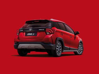 Toyota Yaris XP150 Рестайлинг, Хэтчбек 5 дв. L X — вид сзади в три четверти