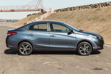 Toyota Yaris فيس ليفت XP150 XP150، سيدان — منظر من الجانب الأيسر