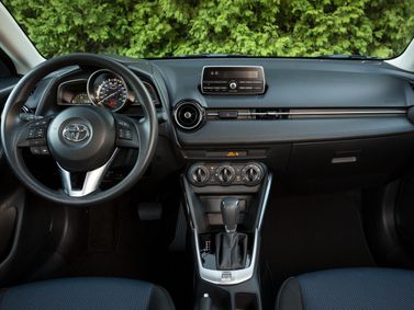Toyota Yaris DJ/DL, Седан — место водителя