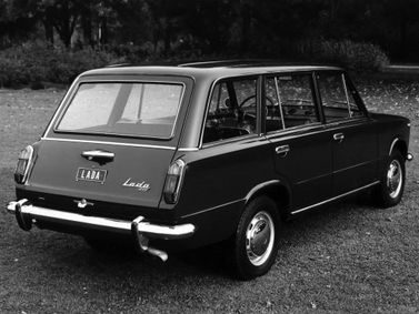 LADA (VAZ) 2102، واجون 5 أبواب — منظر خلفي أيمن