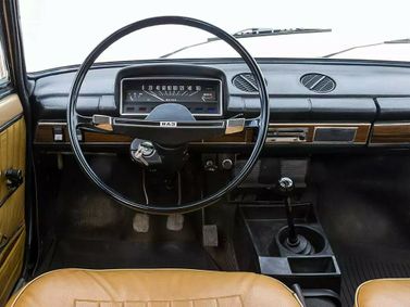 LADA (VAZ) 2102، واجون 5 أبواب — لوحة القيادة
