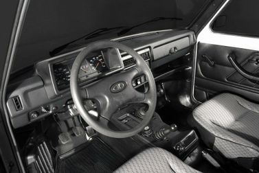 LADA (VAZ) 2121 (4x4) أنا فيس ليفت، دفع رباعي 3 أبواب — منطقة السائق