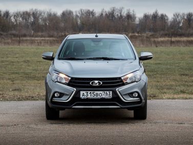 LADA (VAZ) Vesta I، سيدان Cross — منظر أمامي