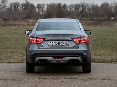 LADA (VAZ) Vesta I، سيدان Cross — منظر خلفي