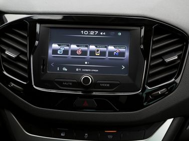 LADA (VAZ) Vesta I، سيدان Cross — شاشة نظام المعلومات والترفيه