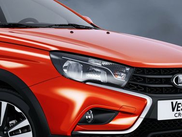 LADA (VAZ) Vesta I، سيدان Cross — الجزء الأمامي من السيارة عن قرب