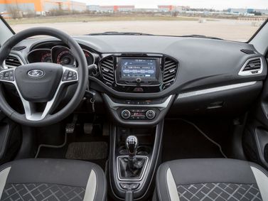 LADA (VAZ) Vesta I، سيدان Cross — لوحة القيادة