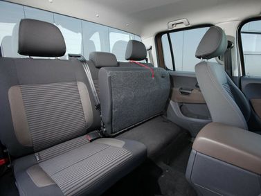 Volkswagen Amarok I، بيك أب بكابينة مزدوجة Double Cab — المقاعد الخلفية