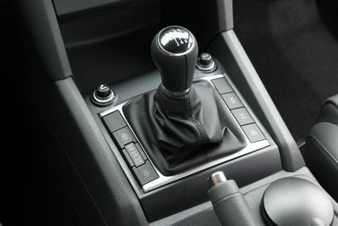 Volkswagen Amarok I، بيك أب بكابينة مفردة Single Cab — محدد ناقل الحركة