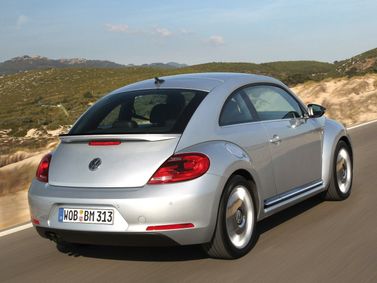 Volkswagen Beetle II (A5)، هاتشباك 3 أبواب — منظر خلفي أيمن