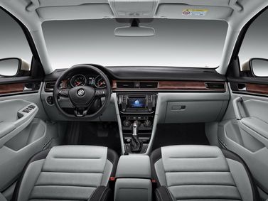 Volkswagen Bora ثالثاً، سيدان — منطقة السائق