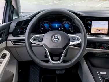 Volkswagen Golf ثامناً، هاتشباك 5 أبواب — منطقة السائق