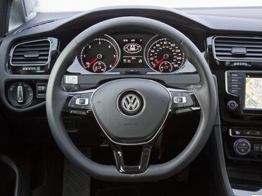 Volkswagen Golf سابعاً، واجون 5 أبواب — منطقة السائق