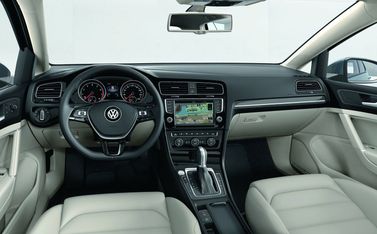 Volkswagen Golf سابعاً، هاتشباك 3 أبواب — لوحة القيادة