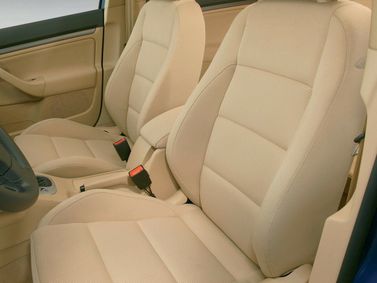 Volkswagen Golf V، هاتشباك 5 أبواب — المقاعد الأمامية