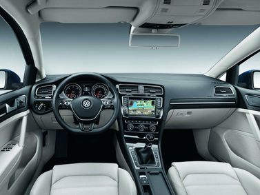 Volkswagen Golf سابعاً، واجون 5 أبواب — لوحة القيادة