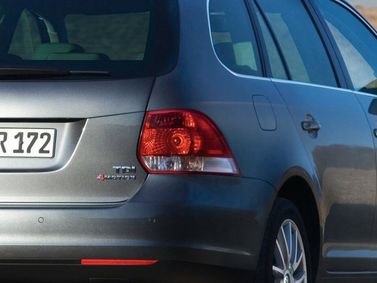 Volkswagen Golf V، واجون 5 أبواب — منظر خلفي أيمن