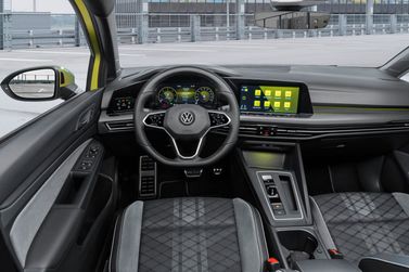 Volkswagen Golf ثامناً، واجون 5 أبواب — منطقة السائق