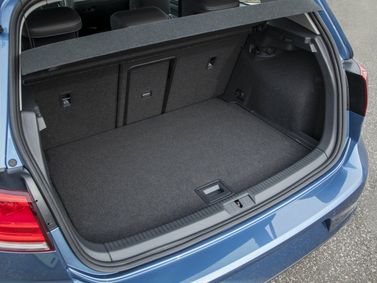 Volkswagen Golf سابعاً، هاتشباك 3 أبواب — حجرة الأمتعة