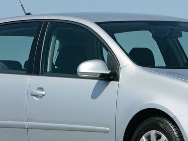 Volkswagen Golf V، هاتشباك 5 أبواب — منظر من الجانب الأيسر