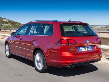 Volkswagen Golf سابعاً، واجون 5 أبواب — منظر خلفي أيمن